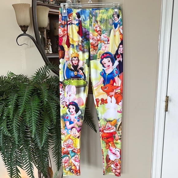 NWOT Disney Snow White & the Seven Dwarves Evil Queen Doc Colorful Leggings - Picture 1 of 14